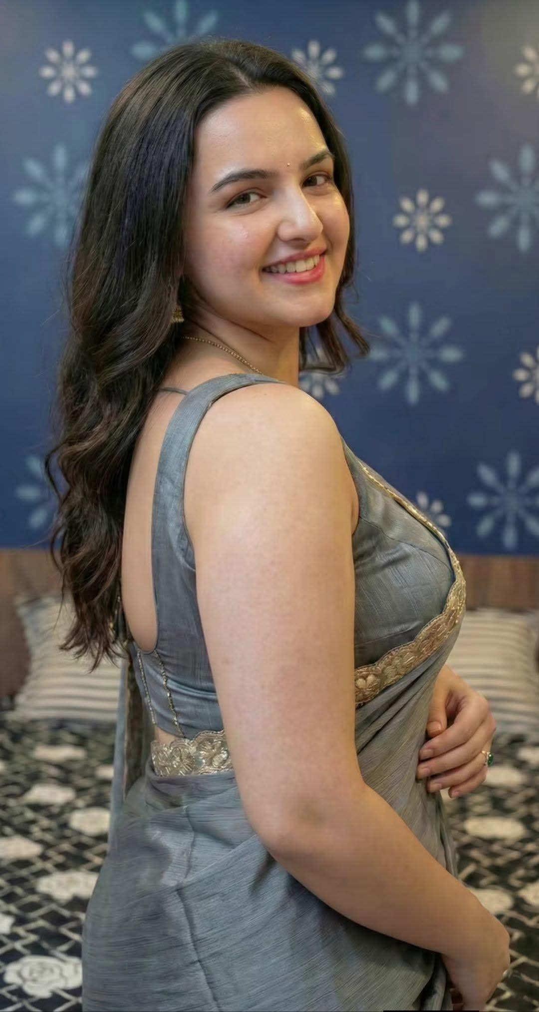 Riya Malhotra — photo 2